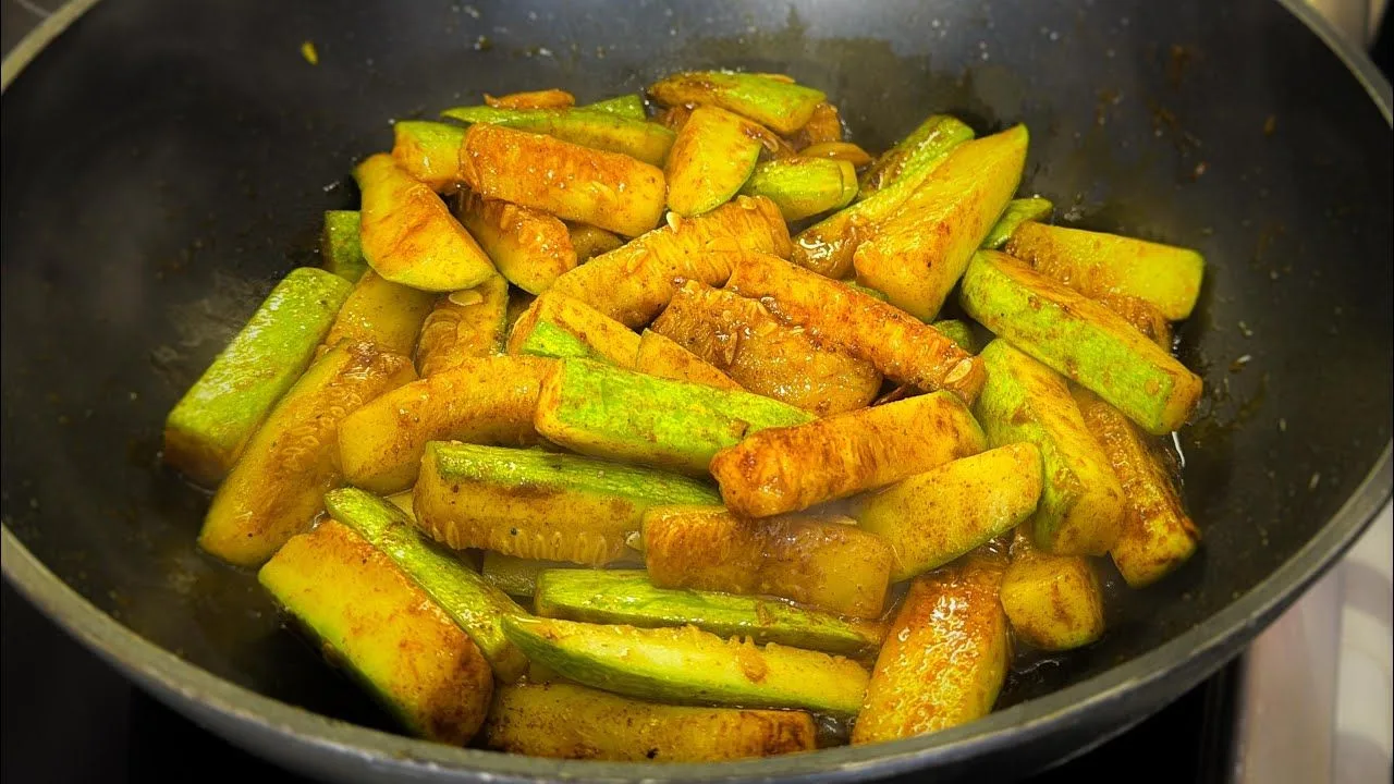 Кабачки по-турецьки на сковороді