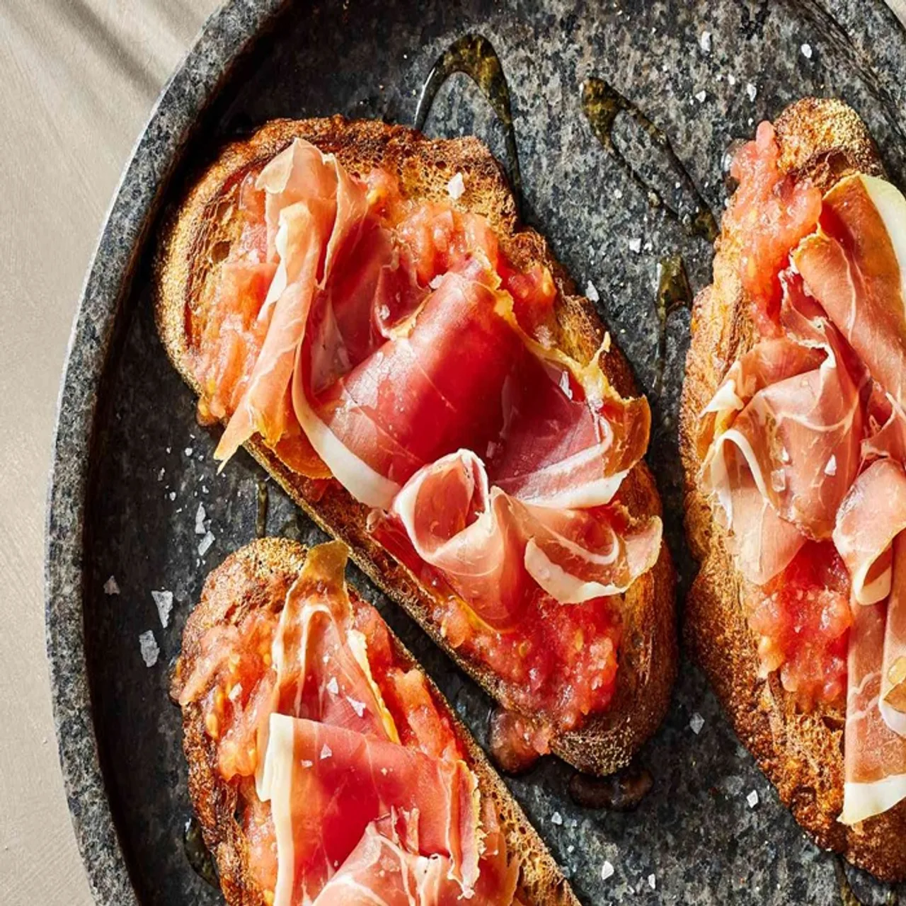 Spanish tomato bread with jamón Serrano