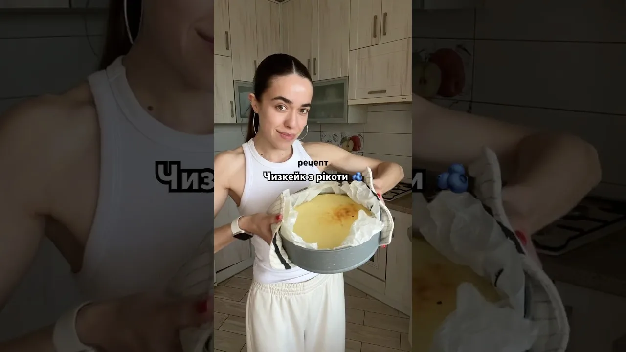 Чизкейк з чорничним соусом