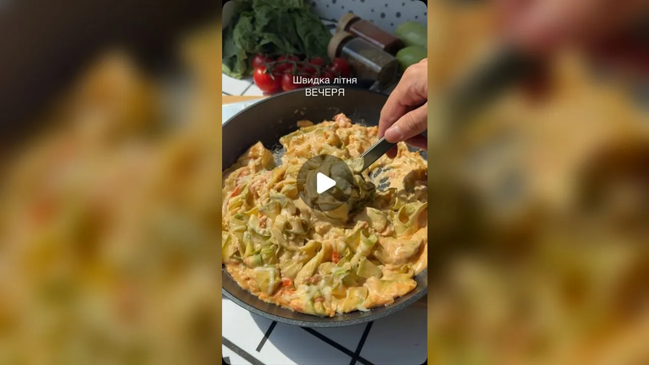 Кабачки в кремовому соусі з помідорами чері